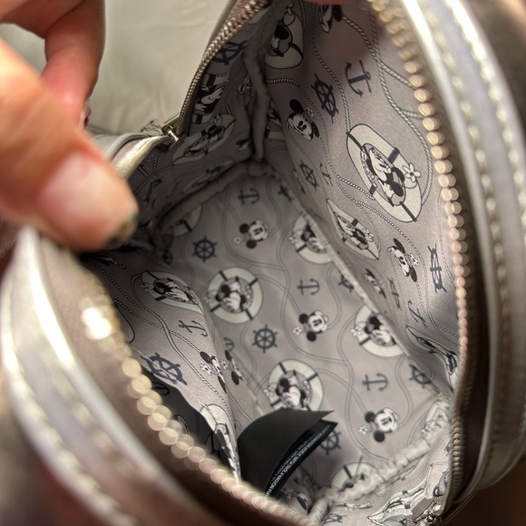 Loungefly D23 Platinum Minnie - Picture 5 of 5